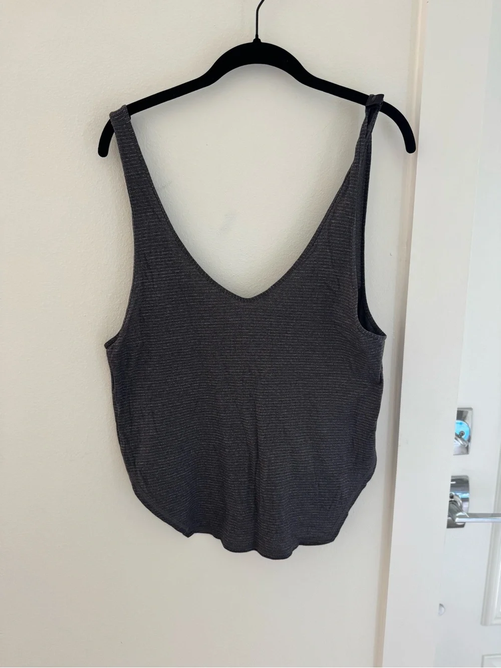 Lululemon Women’s Black V-Neck Ribbed Tank Top